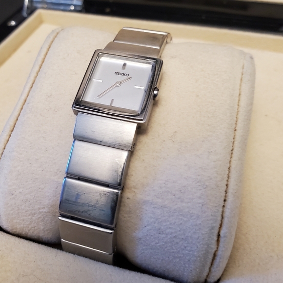 Vintage Seiko SS Square Dial Watch - Picture 3 of 13